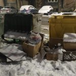 ИСФРЛЕНИ ПАРЧИЊА ОД СТАР МЕБЕЛ, КУТИИ СО СМЕТ ГО НАГРДУВААТ ЦЕНТАРОТ НА БИТОЛА