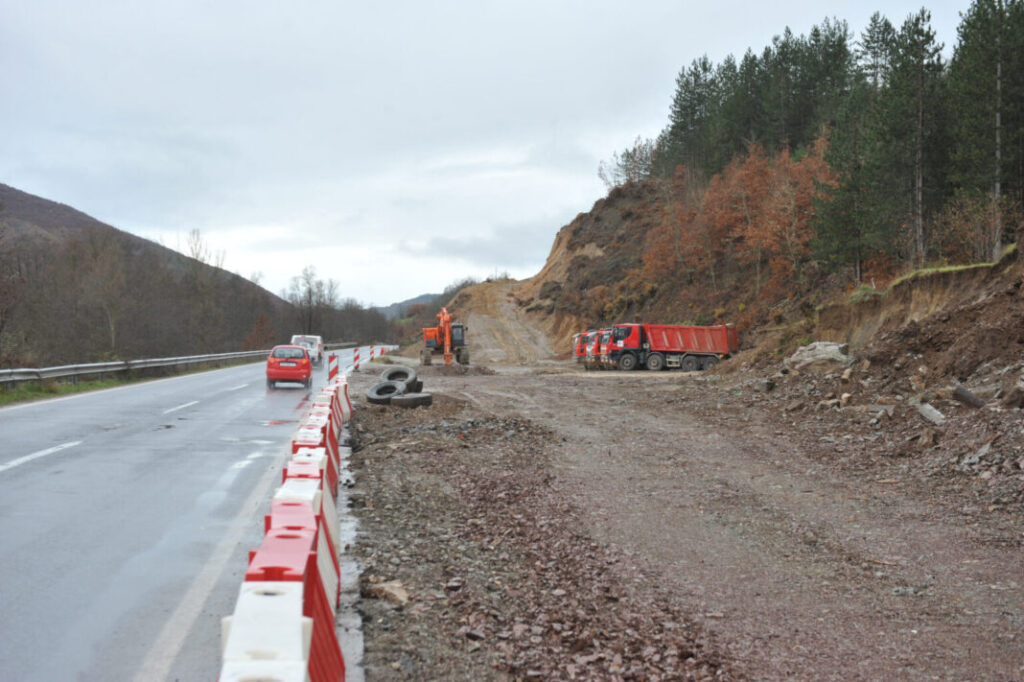 Се тестираат камерите: Затворен за сообраќај во една насока автопатот Кичево – Охрид!