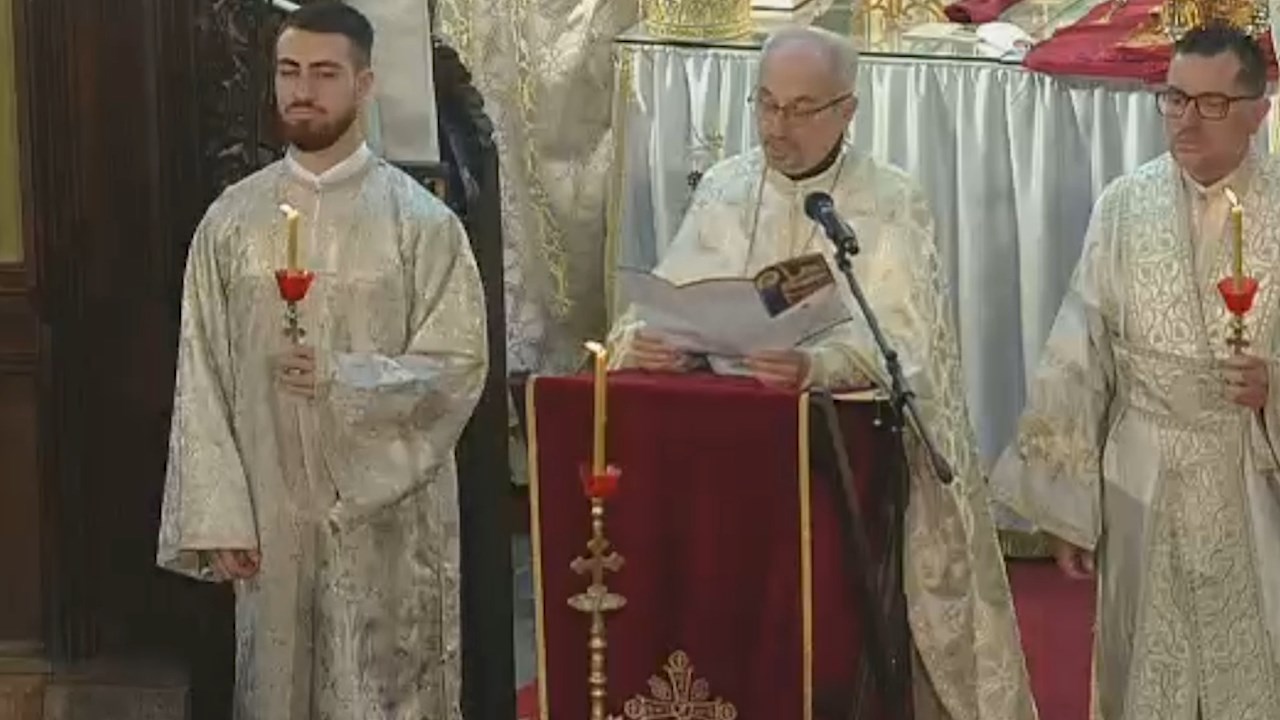 Православните христијани го слават Рождеството Христово – Божик