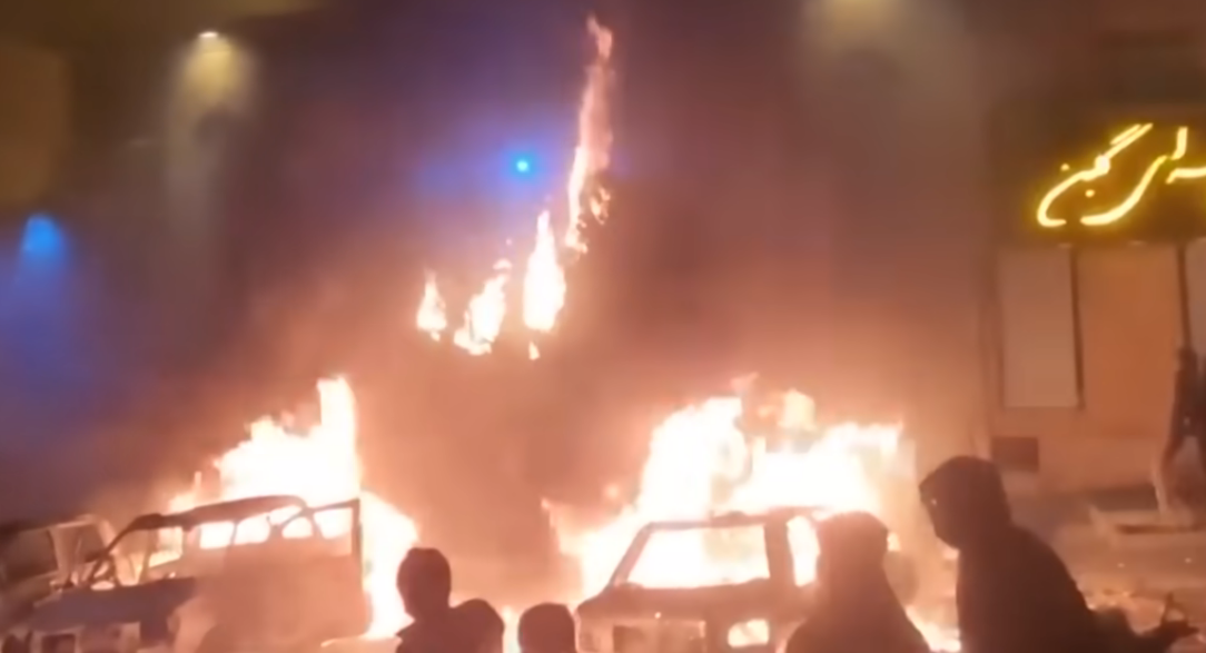 Тензиите во Иран не стивнуваат: над 100 загинати