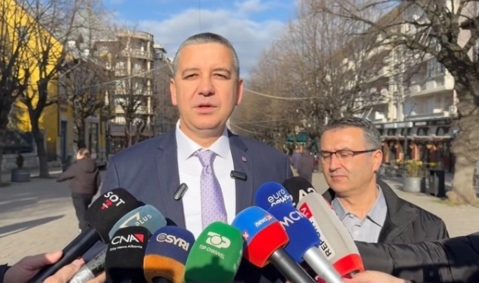 Македонците во Албанија бараат поништување на одлуката на албанската Влада за отворање центри за мигранти во Општина Пустец