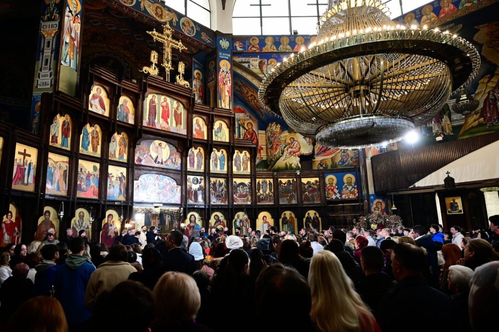 Денеска е Божик – денот на христовото раѓање