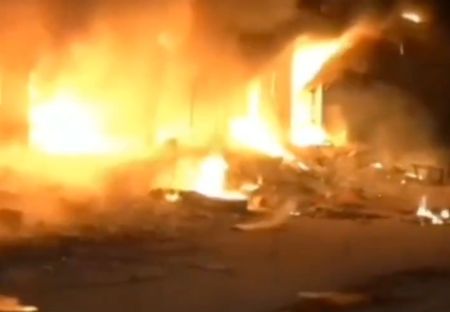 Голем пожар во трговски центар во Карачи: 23 мртви, повеќе од 40 исчезнати