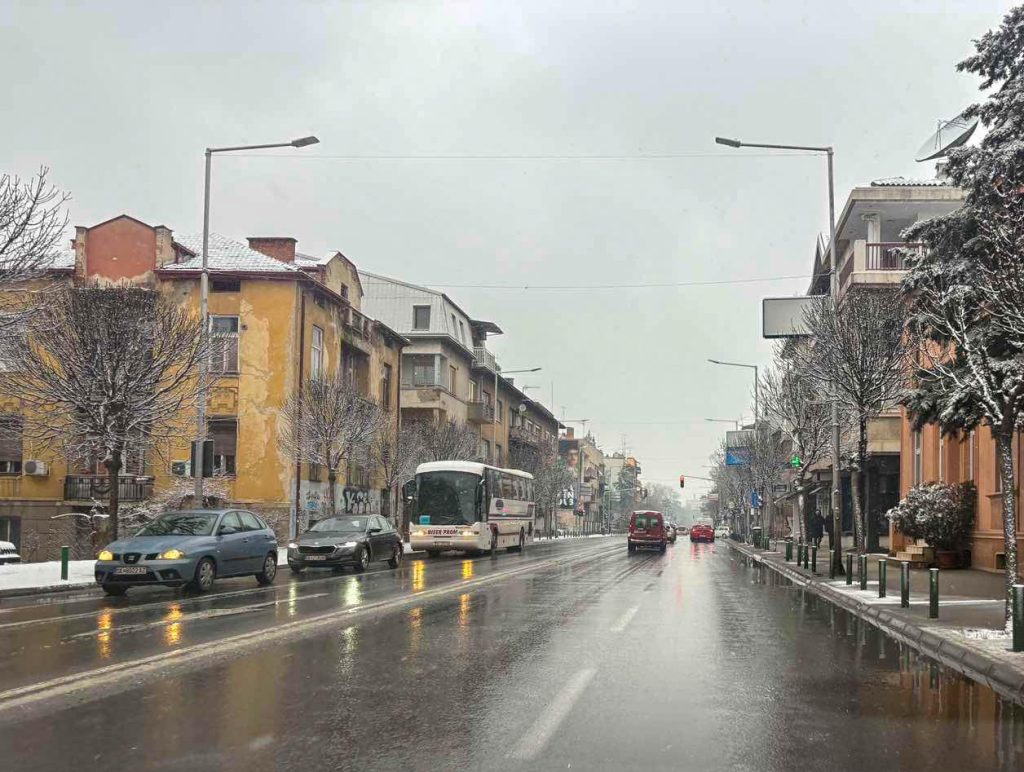 (Видео) Ѓорѓиевски: Скопје чисто и проодно, фрлени се 300 тони сол