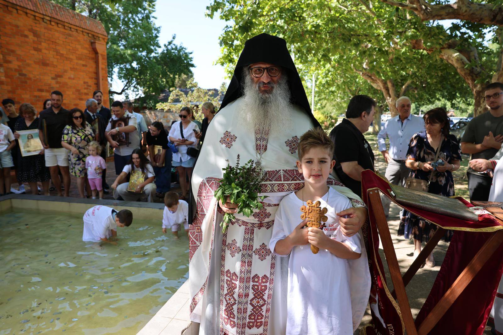 Прва богослужба на македoнски јазик по цели 30 години – Богојавнелие  во шепертон, Викторија