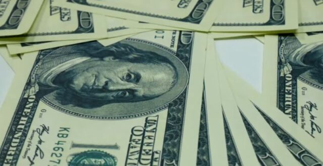 Поранешен директор на ММФ: САД се главниот непријател на доларот