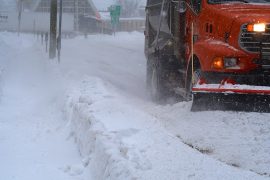 Најмалку седум мртви и 800.000 домаќинства без струја поради големата зимска бура што ги погоди САД