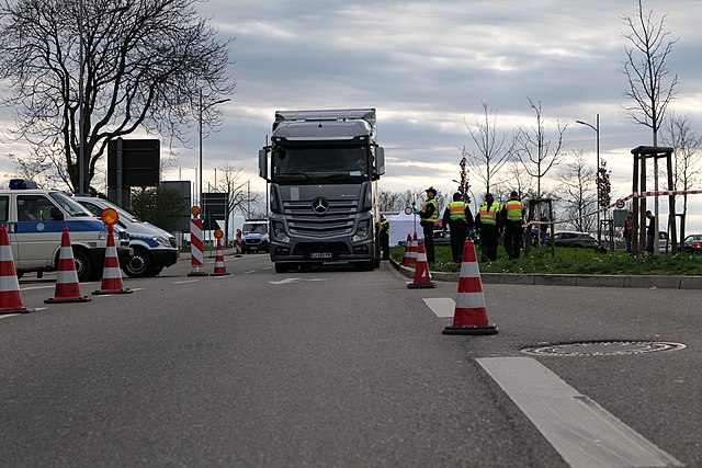 ЕВРОПСКИТЕ ГРАНИЦИ ПРЕД НОВ ПРИТИСОК: Камионџиите од Балканот најавуваат блокади