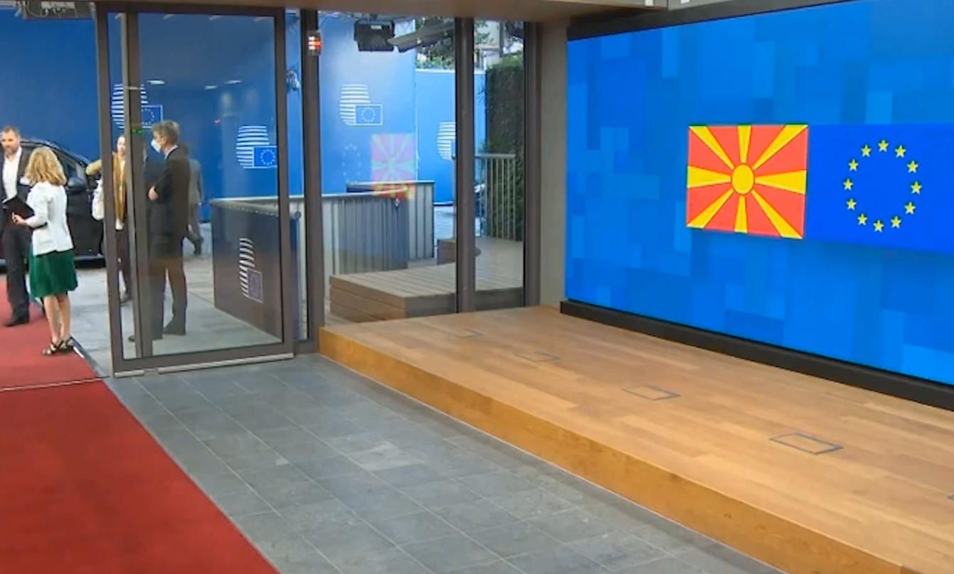 Мицкоски за нон-пејперот на Кос: Наше е да работиме за полноправно членство во ЕУ