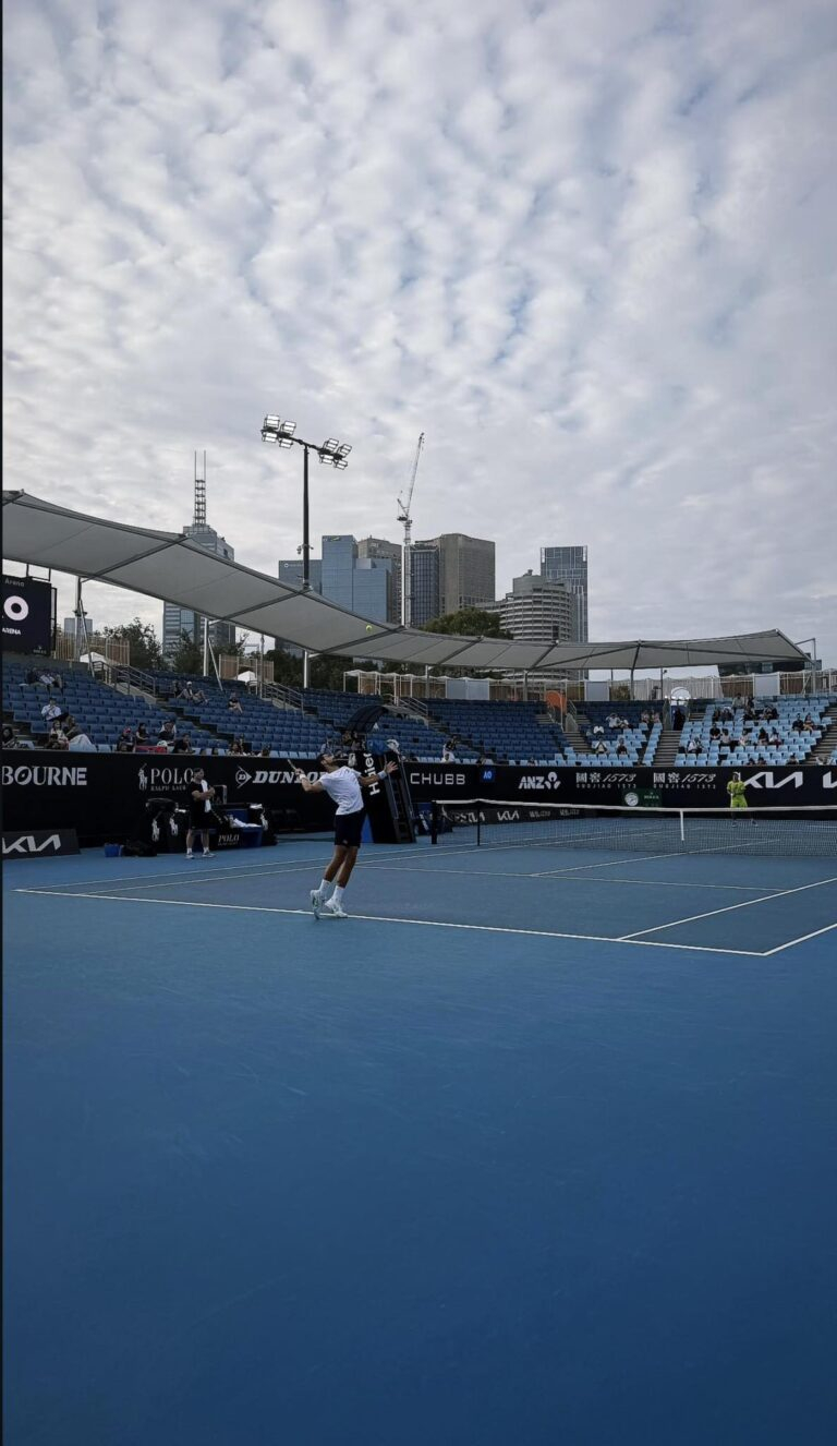 Новак Ѓоковиќ спарингуваше со Македонец за полуфиналето со Синер