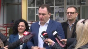 Андоновски: Не размислуваме за забрана на социјалните мрежи за малолетници до 15 години, тоа би бил радикален чекор