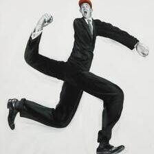 Како фашизмот ги користи масовните медиуми за да ја претвори политиката во спектакл