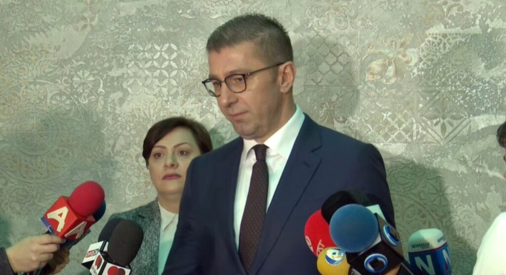 Мицкоски: Владата се откажува од набавка на нов авион, ако се урнеме и починеме тогаш ќе стане јасно зошто нѝ треба нов воздухоплов