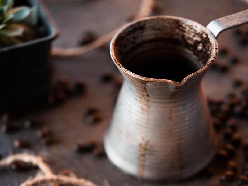 Четири случаи кога пиењето кафе било нелегално, па дури и казниво со смрт