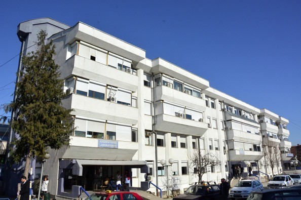 Пријава против екс-директор на кумановската болница за вработување на 68 лица