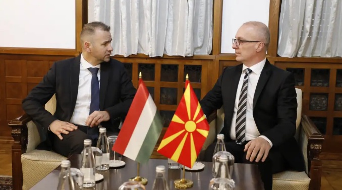 БУНФОРТ: Сметаме дека е неправда и пародија тоа што Македонија повеќе од дваесет години „седи на оградата“ за влез во Европската Унија