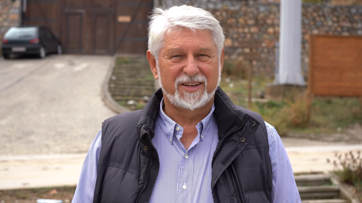 „ЗАСЛУГА ЗА ИЗГРАДБАТА НА ОВАА САЛА ИМА НЕКОЈ ПРАТЕНИК, КОЛКУ ШТО ИМА МОЈОТ ШЕСТМЕСЕЧЕН ВНУК“: Јакимовски вели дека Мицкоски лаже