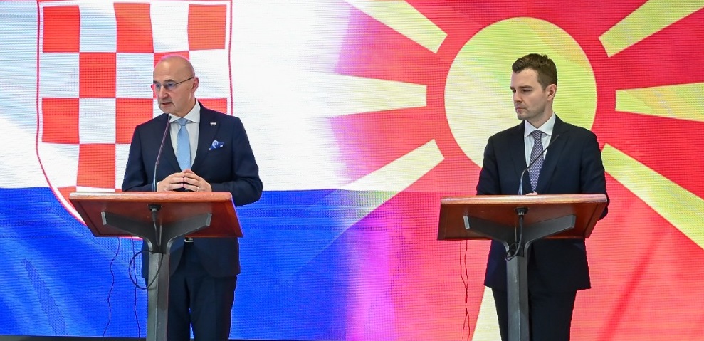 Хрватска е наш ментор во евроинтегративниот процес, рече Муцунски по средбата со својот колега Радман