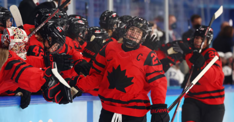 Вирус одложи хокеарски натпревар на олимпискиот турнир во Милано