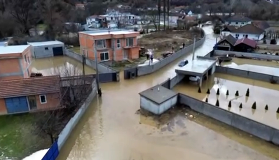 Поплави во повеќе региони: Евакуација во Кичево, најкритично во Форино