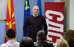 Филипче: Премиерот се луксузирал со владин авион на одмор додека нема пари за плати