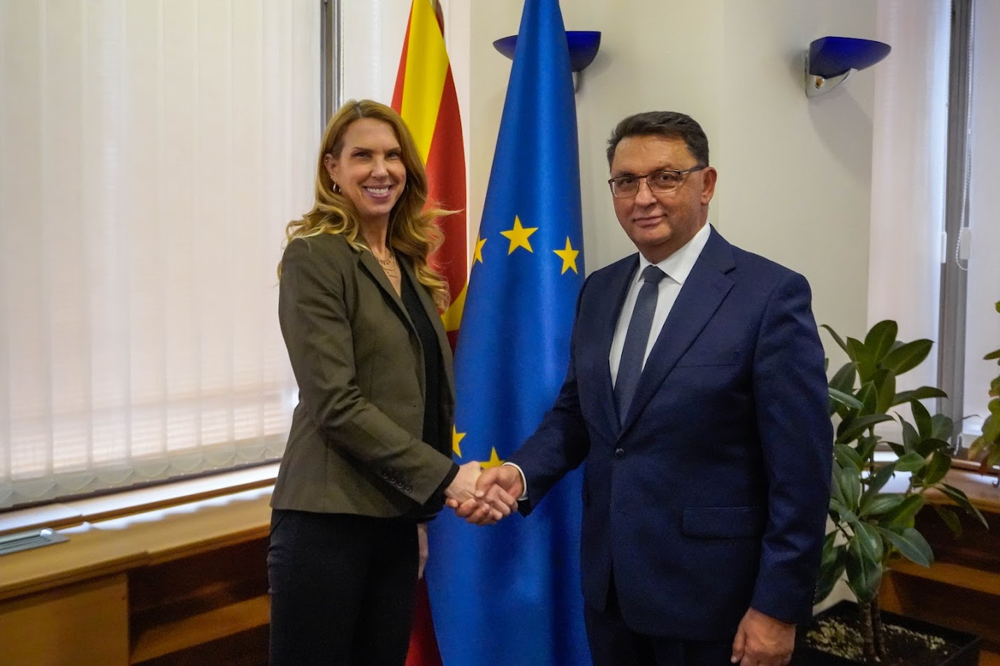 Средба Славески – Варнс: Стабилниот финансиски систем и модерните платни решенија се основа за инвестиции и економски раст