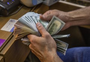 ВМРО-ДПМНЕ: Со 40 амандмани го заштитивме зголемувањето на платите, зошто Трендафилов молчи за фактите од 2024 година?