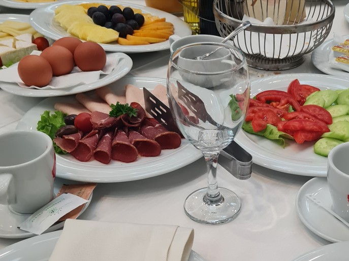 КАКВИ СЕ ЦЕНИТЕ НА УГОСТИТЕЛСКИ И ХОТЕЛСКИ УСЛУГИ ВО ЕВРОПА, најскапо е во Швајцарија, а најевтино во Македонија