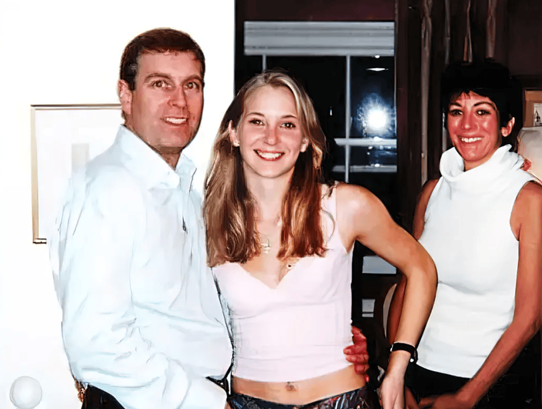 И БЕЗ КРАЛСКИТЕ ТИТУЛИ ОСМИ ВО РЕДОТ ЗА БРИТАНСКАТА КРУНА: Осрамотениот брат на кралот Чарлс Трети пуштен од притовр, продолжува истрагата за врските со Епстин