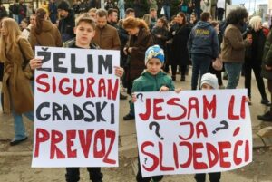 (ВИДЕО) Во Сараево седми протест поради трамвајската несреќа