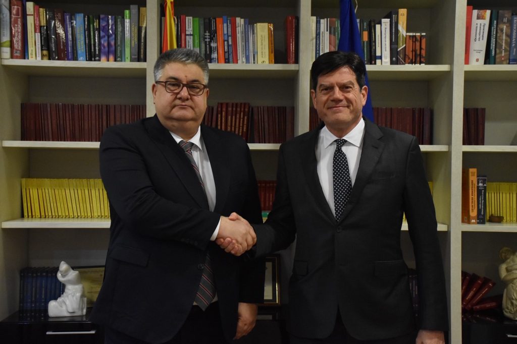 Минчев – Рокас: Остануваме доследни во заложбата за создавање професионална и ефикасна администрација, целосно департизирана