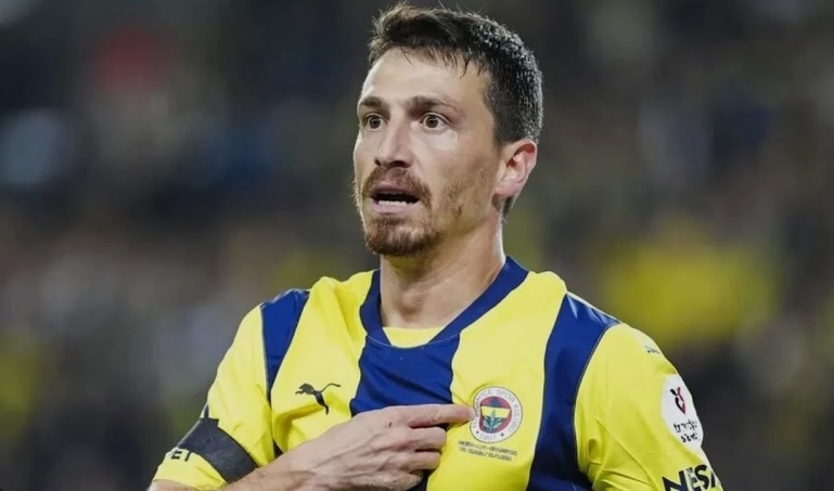 На фудбалер на Фенербахче му се закануваат 17 години затвор поради нелегално обложување