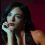 (Фото) „Иста е како мајка ѝ“: Преубавата ќерка на Моника Белучи блесна на насловна страница