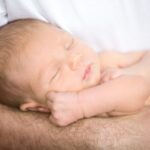 Биолозите објаснуваат зошто човечките потомци се раѓаат толку беспомошни