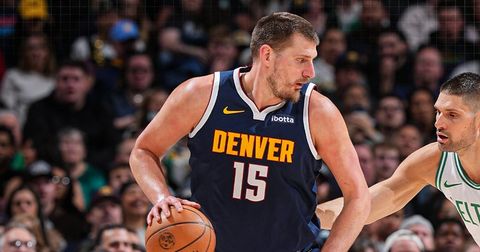 ВИДЕО: Јокиќ го водеше Денвер до нова победа, Спарси ја добија драмата со Торонто