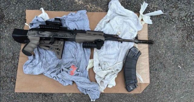 Кривична за три лица поради „злосторничко здружување“ и „неовластено изработување, држење, посредување и тргување со оружје или распрскувачки материи“