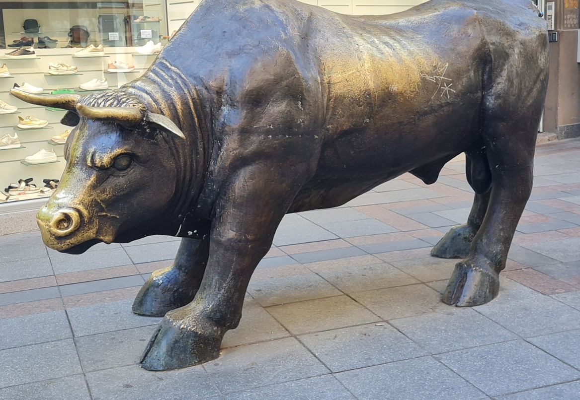 ВО ТРЕЗОРИТЕ НА БАНКАТА НА АНГЛИЈА СЕ ЧУВААТ НАД 5.000 ТОНИ ЗЛАТО, Лондон останува светски главен град на физичка трговија со злато