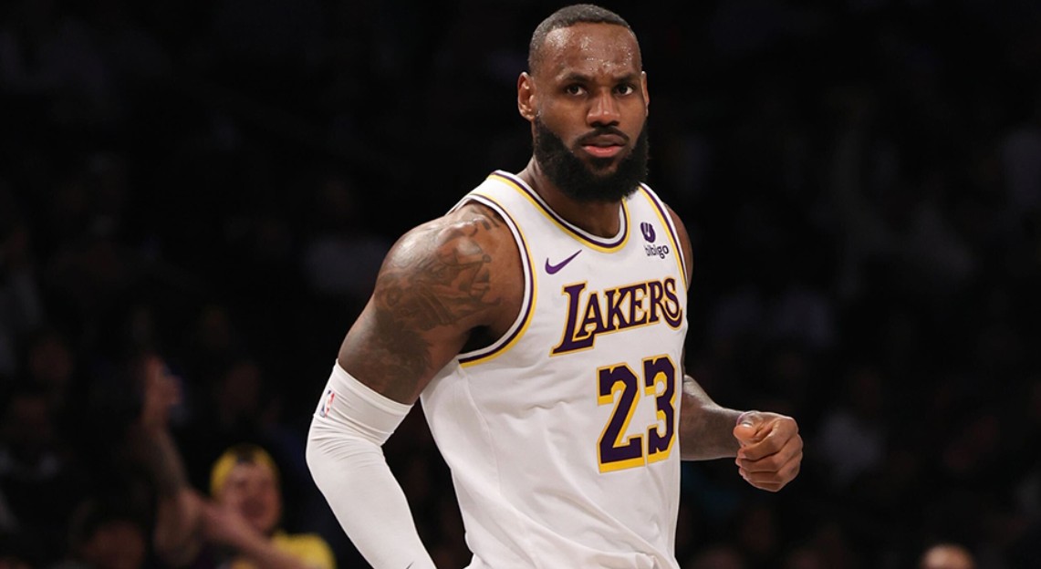 Леброн по 22. пат ќе игра на Ол старот, ама како резерва