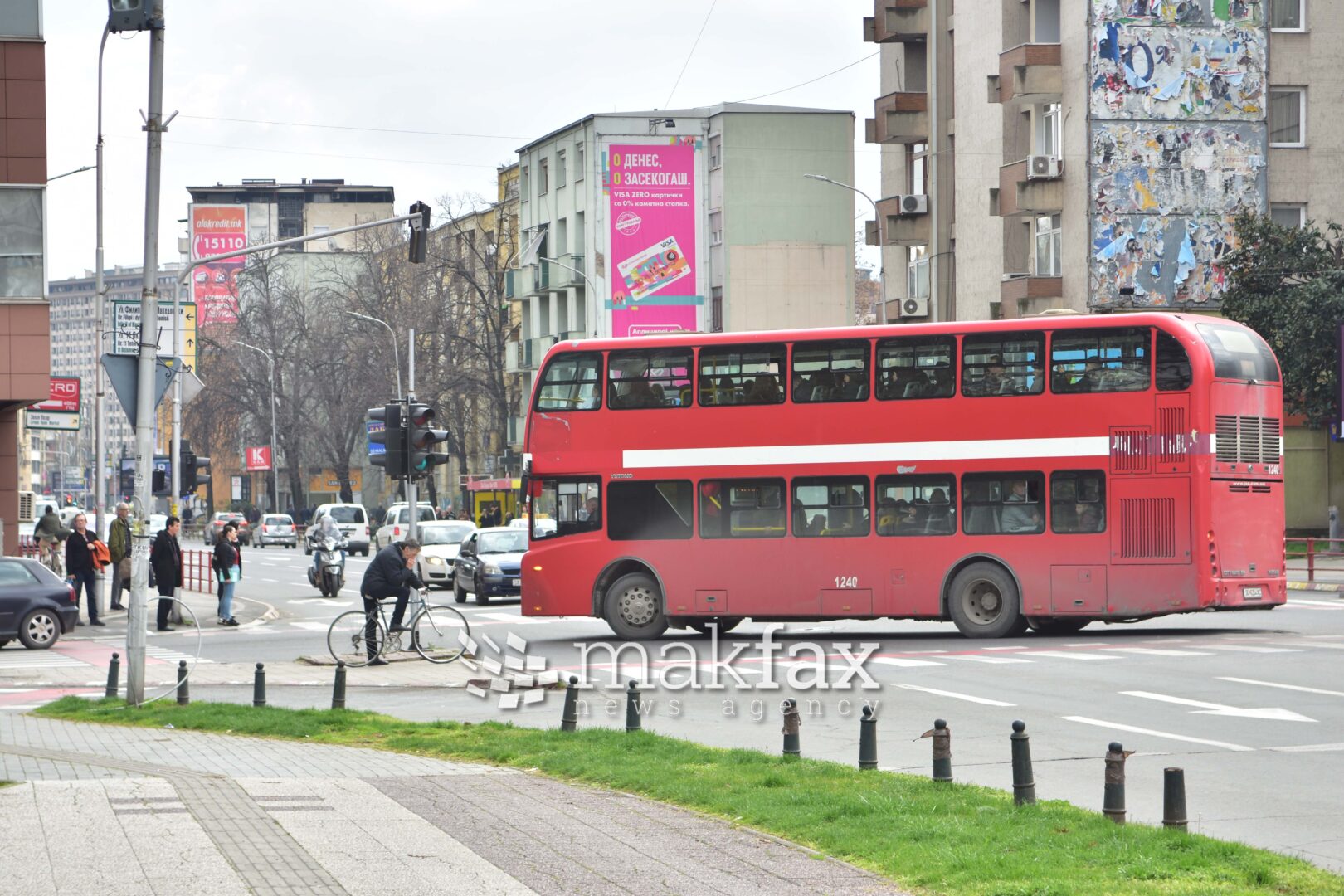 60-годишна жена натепана на автобуска постојка