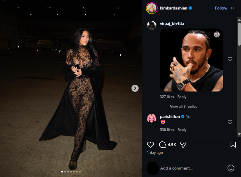 Проѕирните парчиња се уште се во мода: Ким Кардашијан прошета во тесен комбинезон од чипка