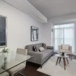 Туризмот влегува во зградите, соседството се менува