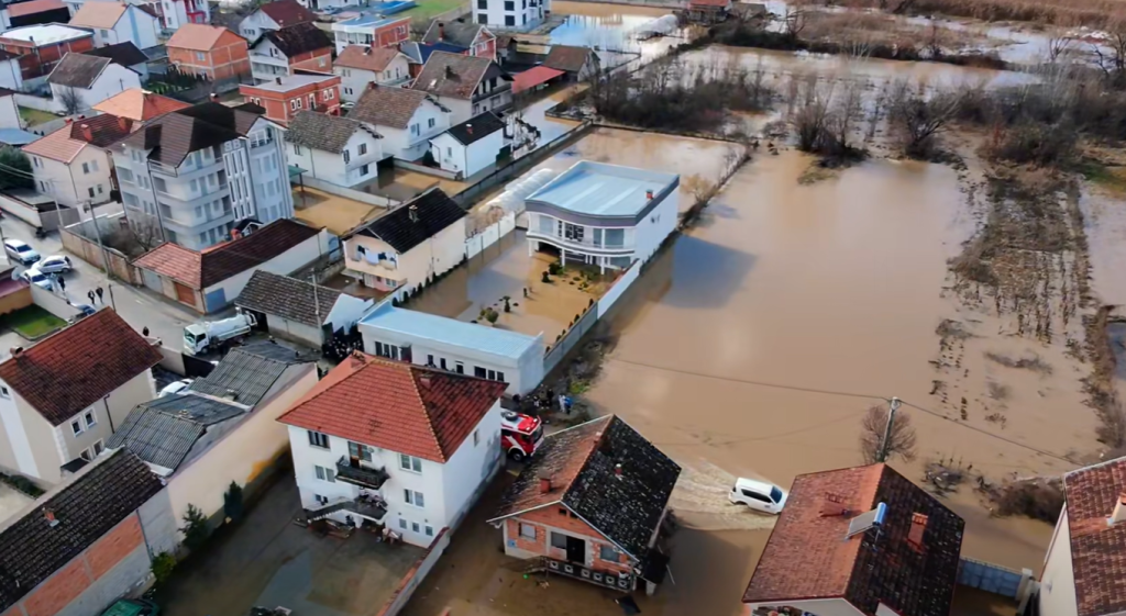 Над 30 домаќинства во скопски Сарај погодени од поплавите