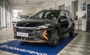 Во салонот на Dongfeng пристигна Aeolus Shine GS