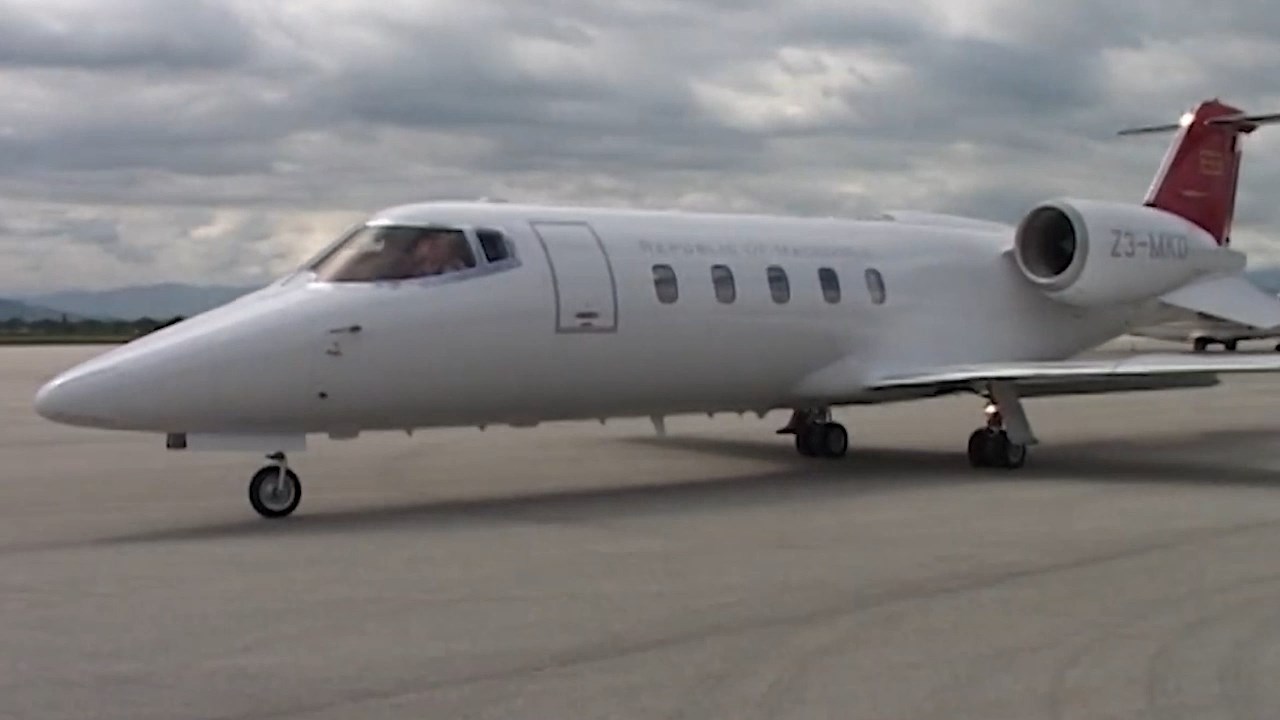 Не престанува расправата меѓу власта и опозицијата дали премиерот Мицкоски го злоупотребил владиниот авион