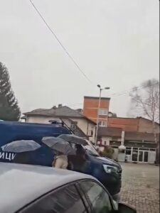 ВИДЕО: Дојава за бомба во тетовската гимназија „Кирил Пејчиновиќ“