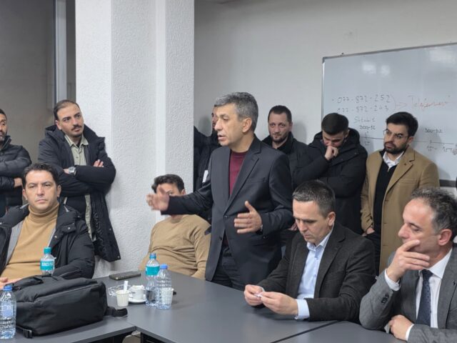 ВЛЕН ги симна ДУИ од власт, има сѐ на тацна, но дали може да се искоординираат меѓусебе за да стане стабилен политички фактор?