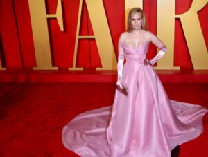 „Работам четири работи за ќерка ми“: Румер Вилис одговори на коментарите дека живее од славата на родителите