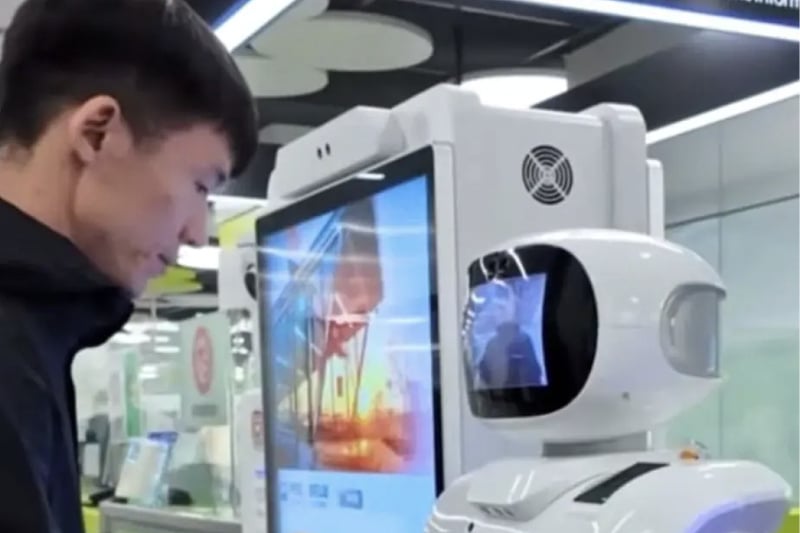 Кинеското метро тестира хуманоидни роботи, роботски кучиња и дронови