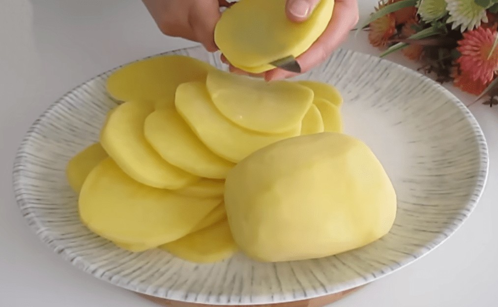 Мусака која ќе ве остави без зборови: Крцкава однадвор, сочна внатре – незаборавно искуство за сите љубители на класични јадења!