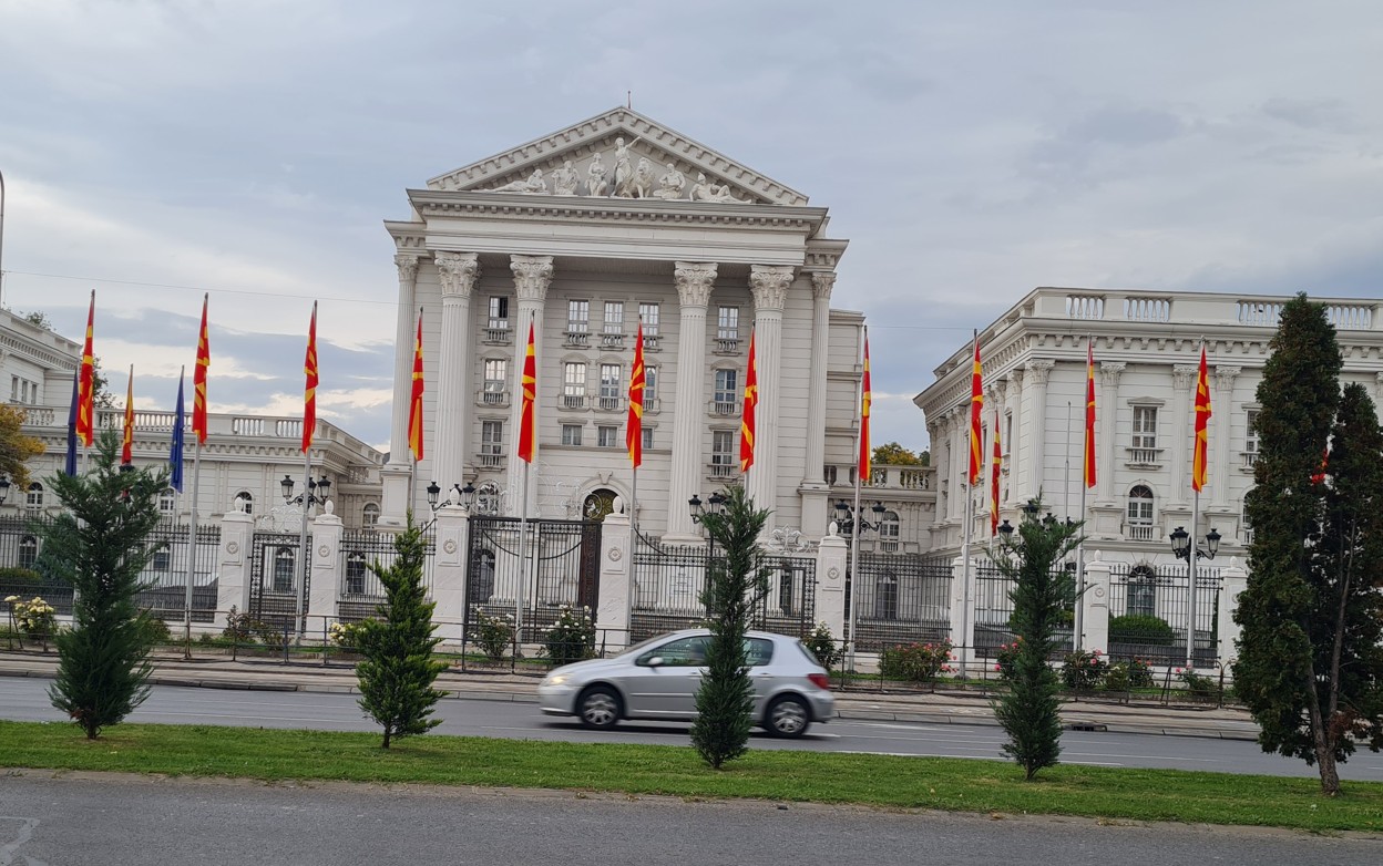 Околу 11 000 административци ќе земат покачување на платите од скоро 40 отсто до 2028 година